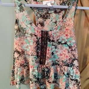 🌼 Flowered lace tank top